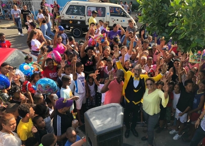 Sandra Fernández lleva alegría a niños de la circunscripción tres