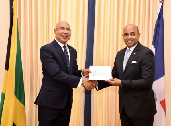 Embajador dominicano presenta cartas credenciales en Jamaica