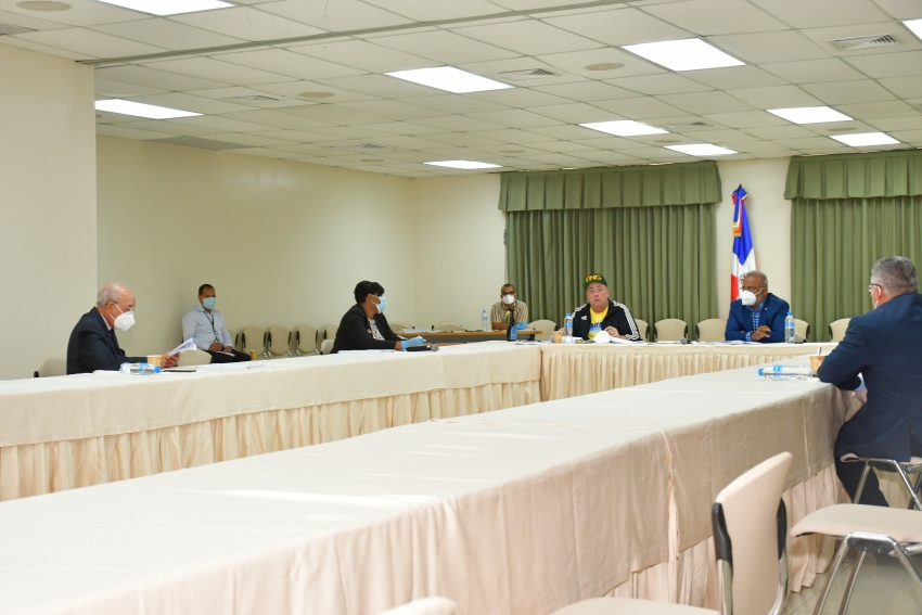 Senadores estudian proyecto de Ley General de Gestión Integral y Coprocesamiento de Residuos de la República Dominicana